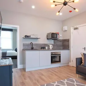 Blackbird Luxury 6 Apartment Blackpool